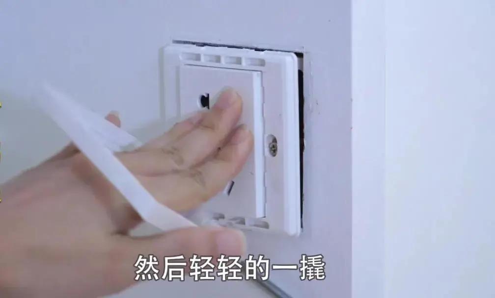 墙上插座松动,墙上的插座孔松动怎么办