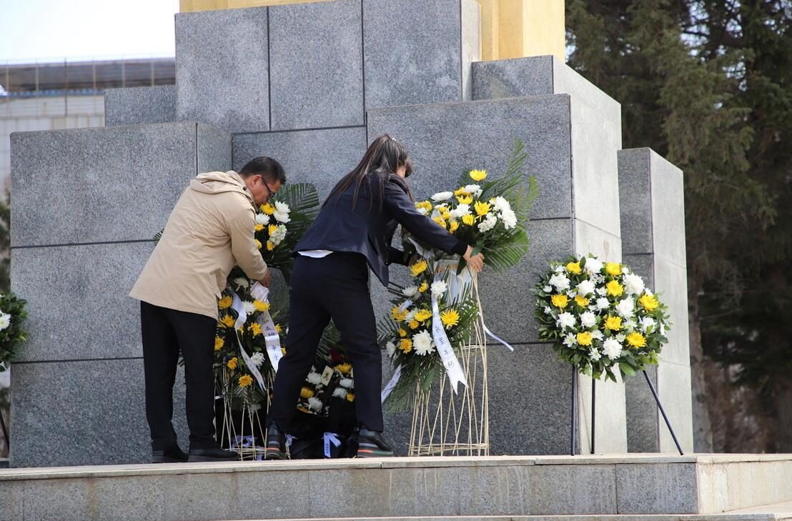 清明前一天坟头添土有什么讲究,清明上坟先选单日还是选双日