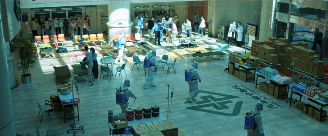 白衣天使无所畏惧负重前行,白衣天使不顾自己的安危