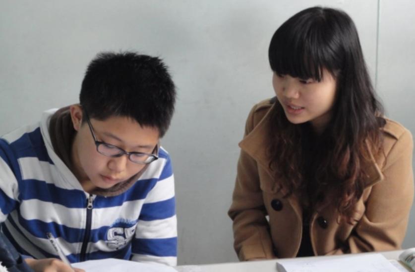 董宇辉谈论足球,董宇辉说足球队