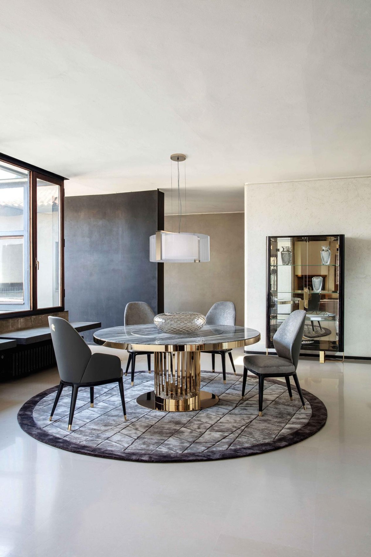 餐桌选圆桌还是方桌，看看GIORGIOCOLLECTION就知道了