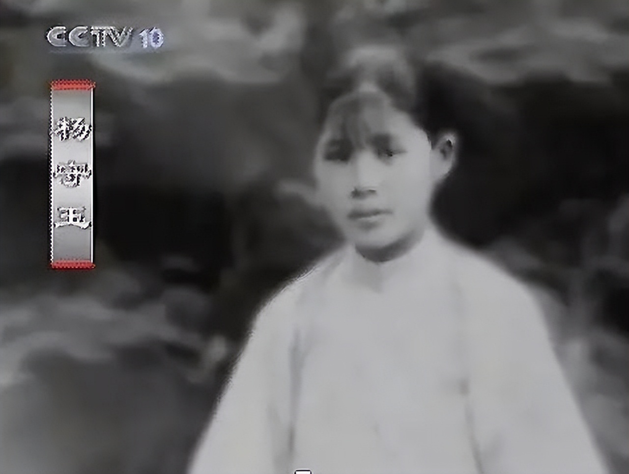 阔别70年,初恋结了4次婚,她却终生不嫁,再会面时情意了然于心