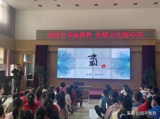 要让戏曲圈粉年轻一代,传统戏曲直播间里圈粉无数