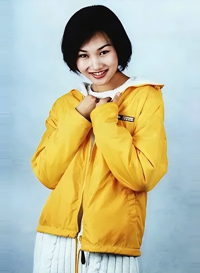 央视新闻主持人李梓萌工作图片,央视主持人李梓萌卖货