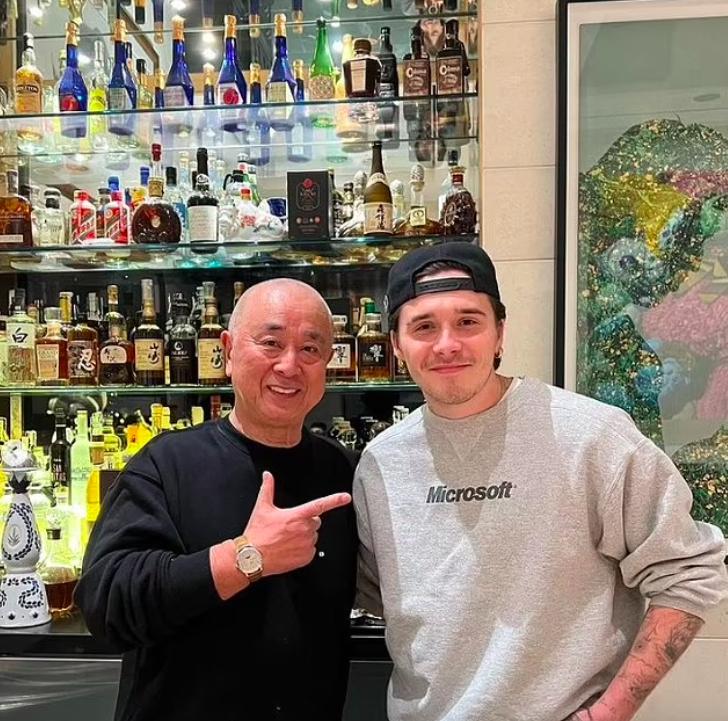 小贝儿子转行厨师被狂嘲！花60万请人炸鱼，网友怒骂关系户