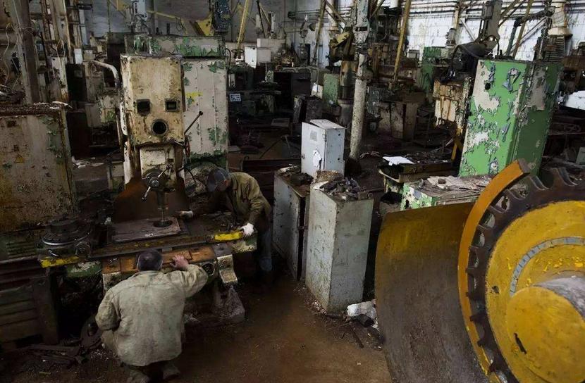 “哭泣”的小国乌克兰，是抱错了欧美的大腿还是被俄罗斯挖了坑？