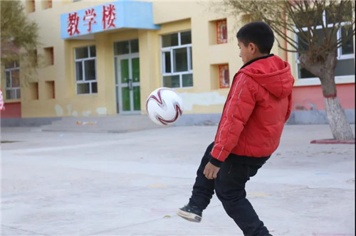 为中国足球梦想助力,为农村孩子筑梦爱心公益活动