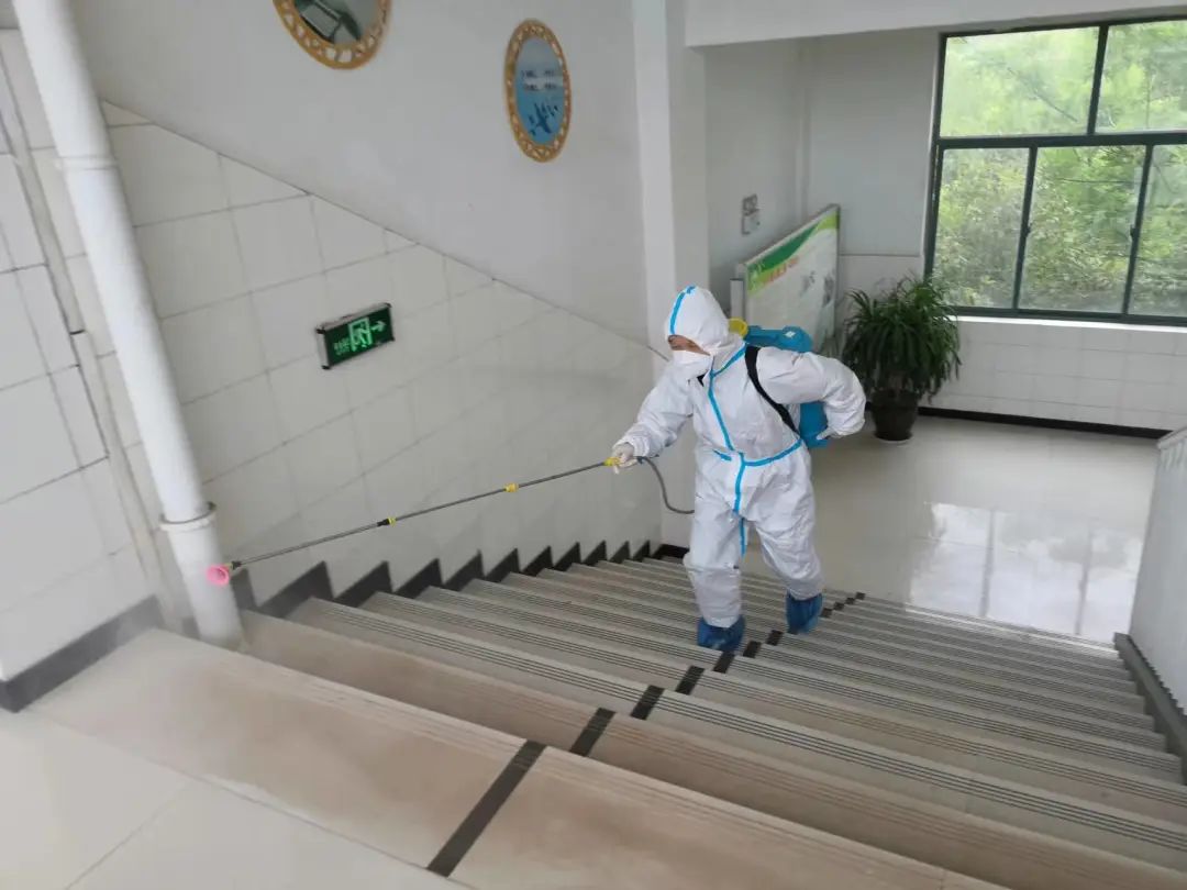 落实防疫政策全力开学护航-郑州市第八十八中学在行动