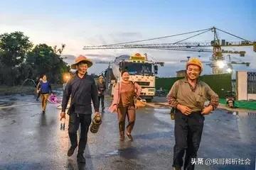 现在的农民工还是弱势群体吗,现在农民工怎么翻身