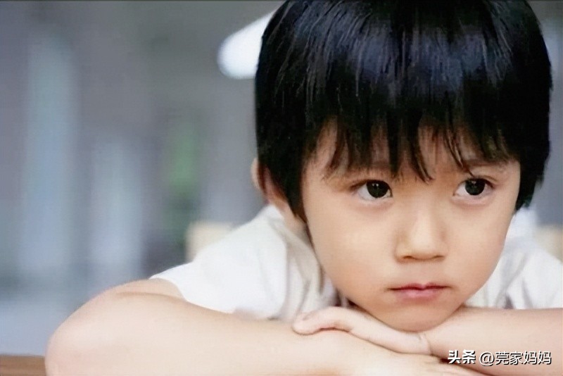 小孩儿突然说话磕巴什么原因,小孩说话为什么突然结巴了