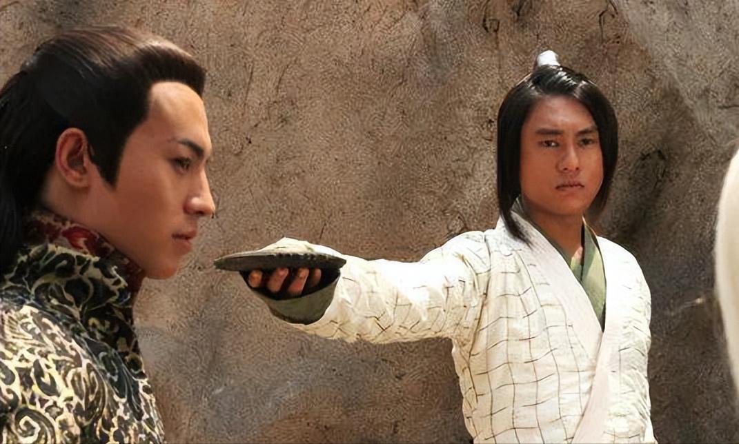 明明很帅自己却觉得很丑,明明很帅却打扮很丑