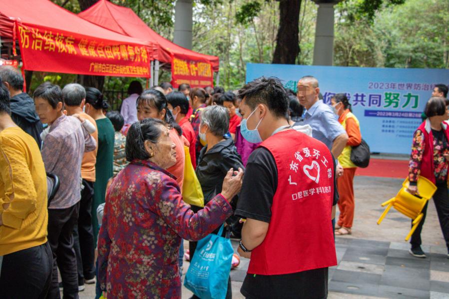 爱牙健康科普,爱牙护牙健康行动进校园