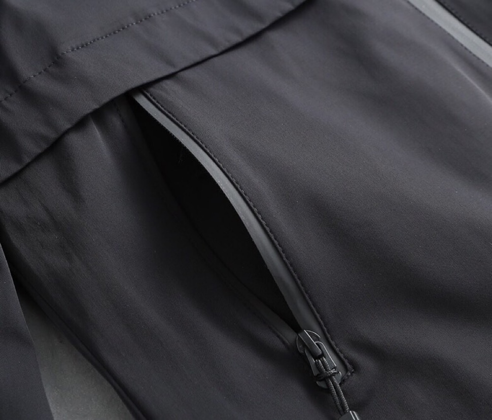 巴宝莉新式“男装外套”惊艳亮相！上身舒适帅气，经典魅力显年轻