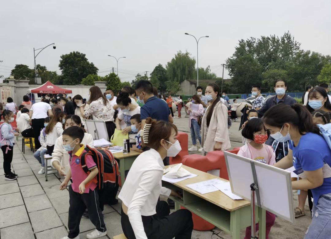 再见了，小盆友——9月19日成都家长成功“解除居家”……