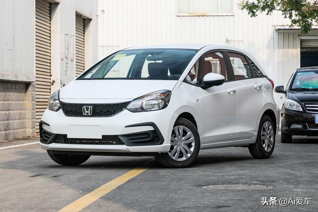 7万自动挡最好的车广汽本田飞度,低油耗大空间车型