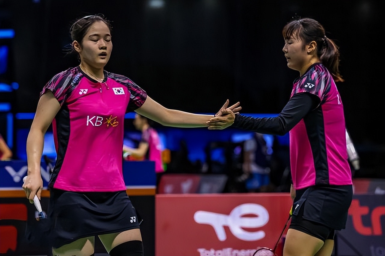 韩国队不顾裁判继续进攻,韩国队不讲武德