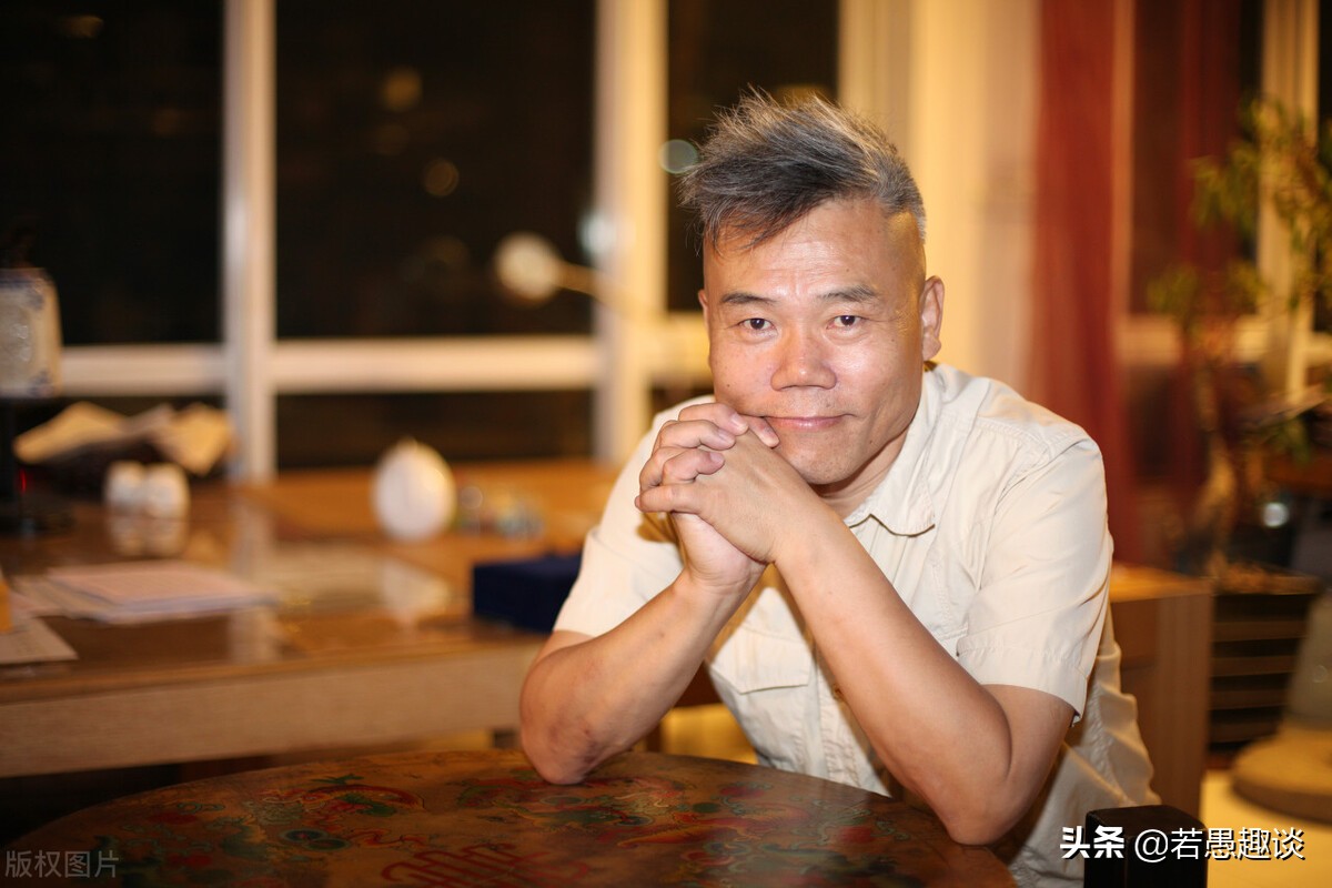 如果你只是一个中文系本科的水平，千万不要和司马南斗嘴