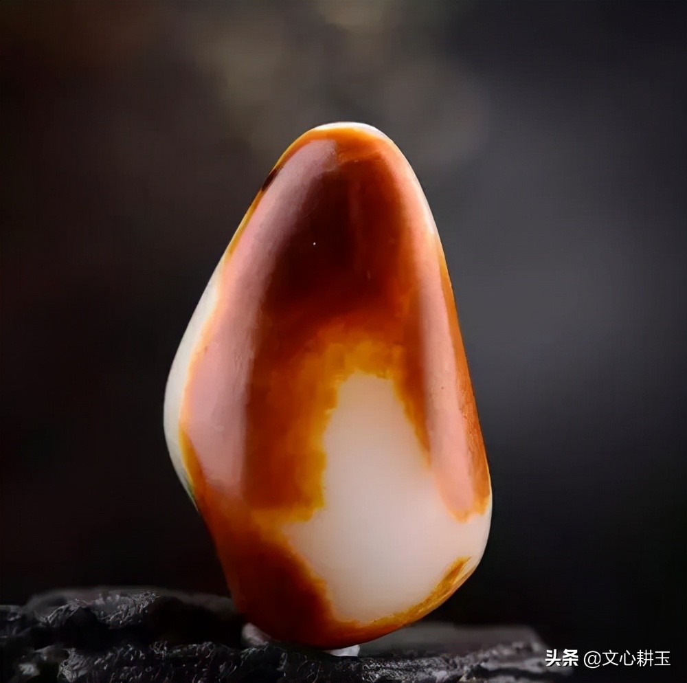 红楼梦通灵宝玉象征什么,红楼梦中通灵宝玉是什么石