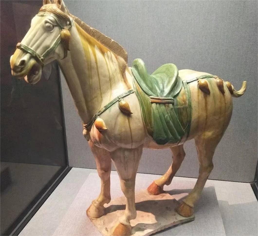 唐三彩是给死人陪葬用的,唐三彩除了陪葬还有什么用处