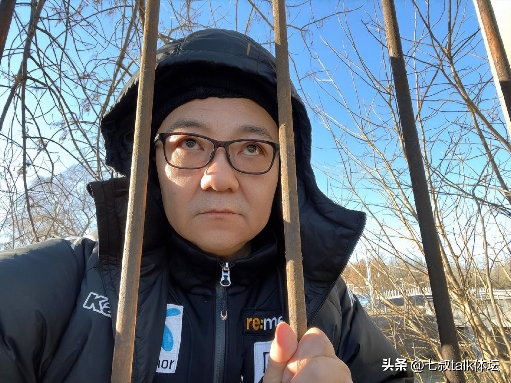 大家不要再给他骗了!记者痛批著名足球解说员圈钱,是怎么回事?