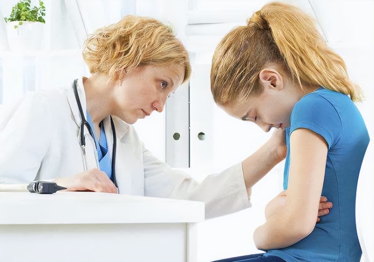 女孩初次例假在多大年龄,女孩第一次例假黄金年龄