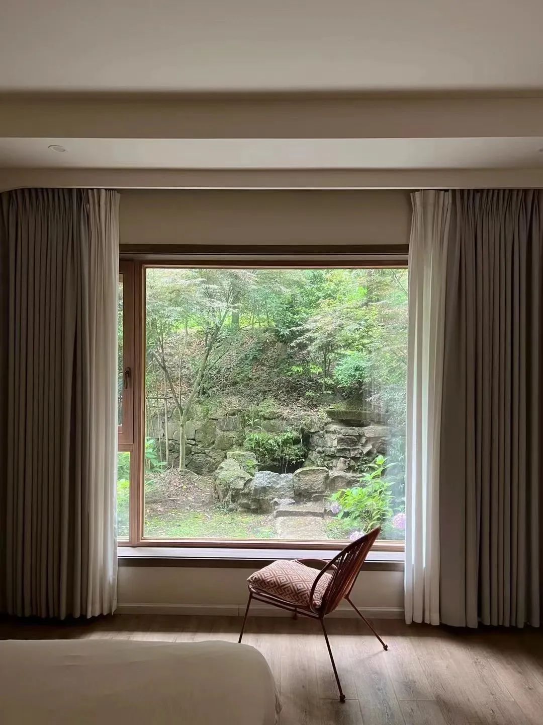 躲进山里民宿,躲在深山老林的民宿