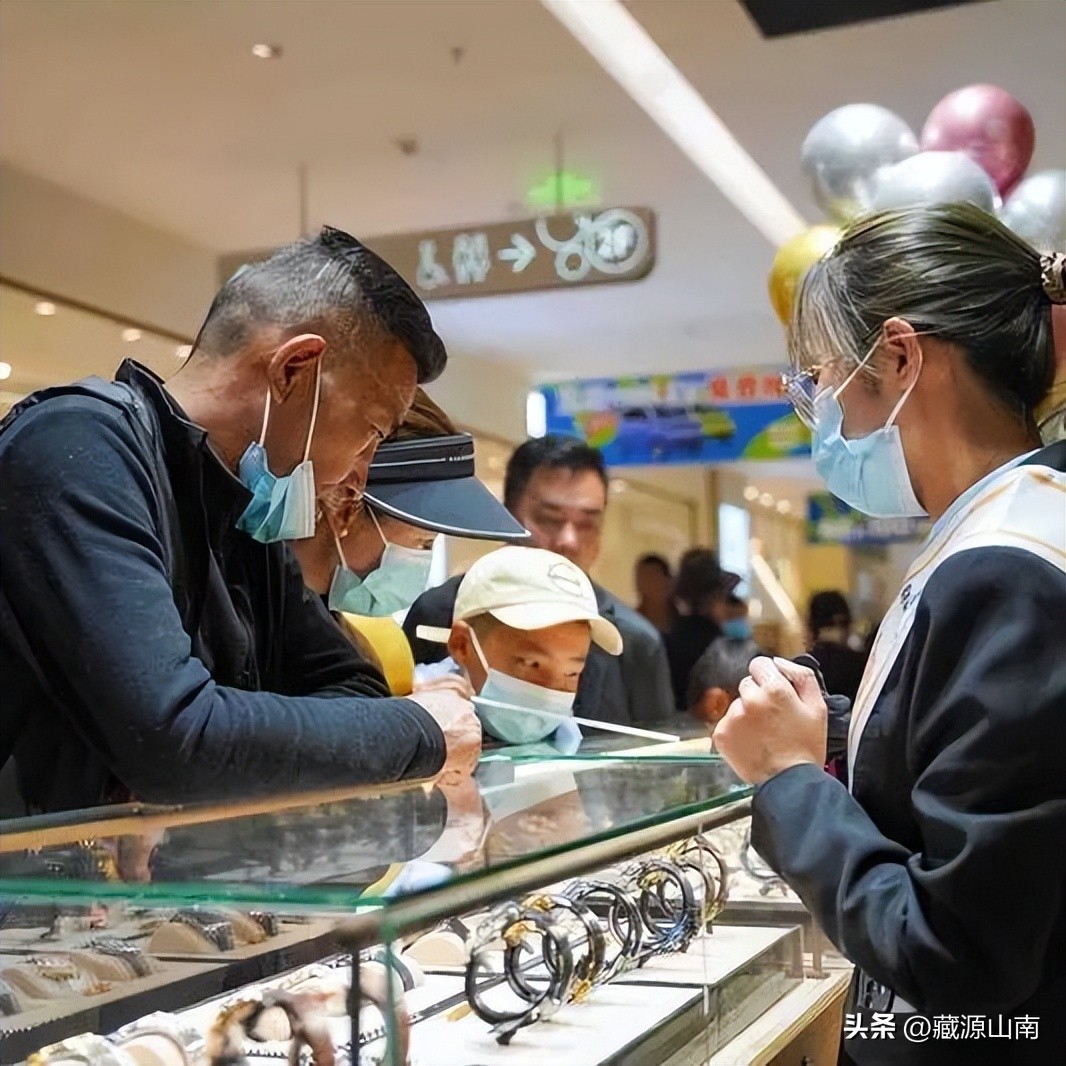 山南神力时代广场步行街二楼,神力时代购物广场