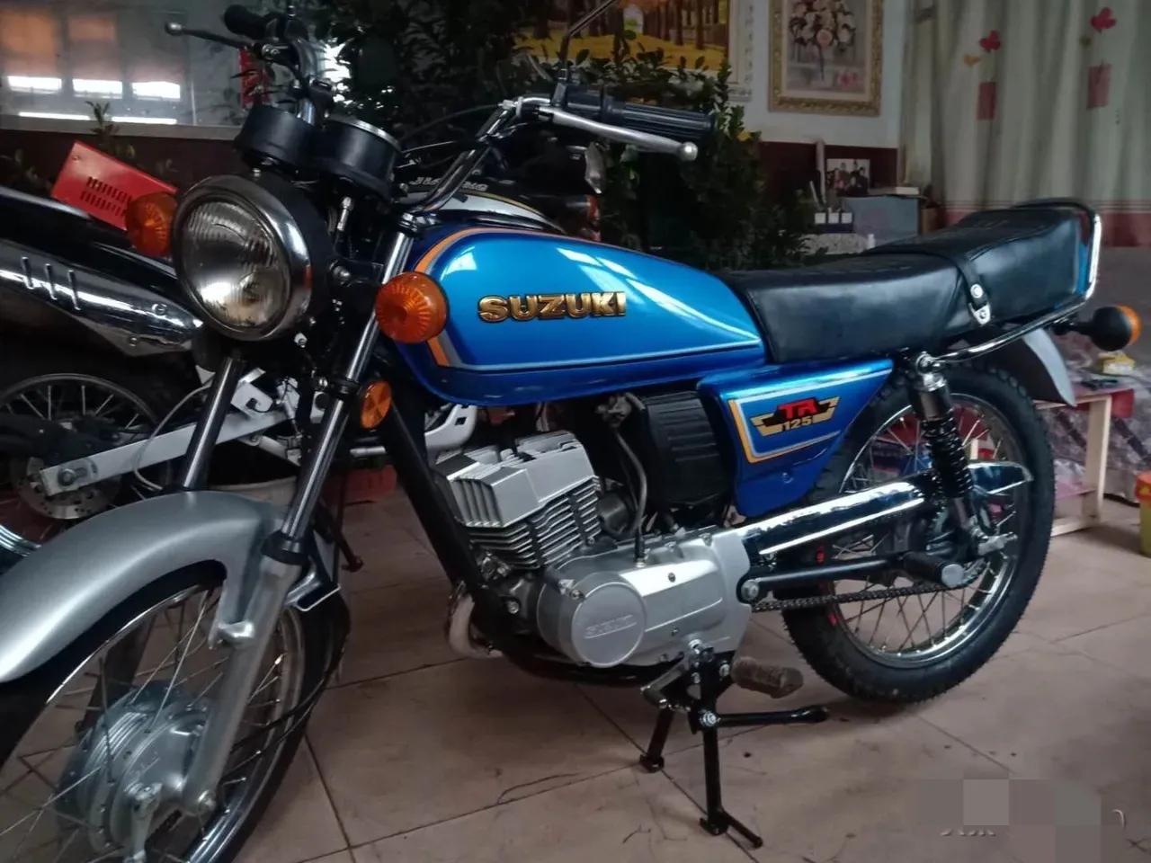 铃木tr125红色和蓝色哪个好看,铃木tr125和野狼125对比