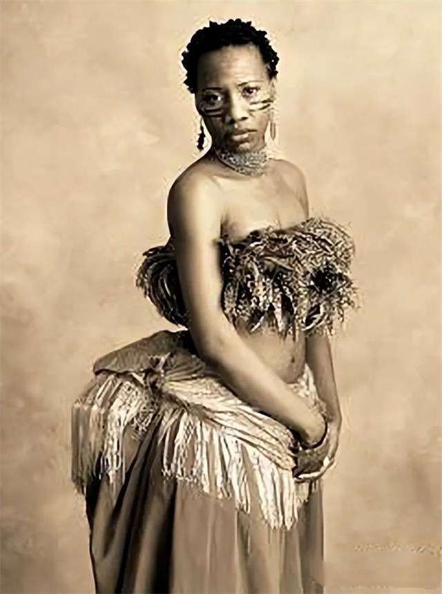 南非女孩巴特曼：被当做动物供欧洲人观赏，死后被制成标本