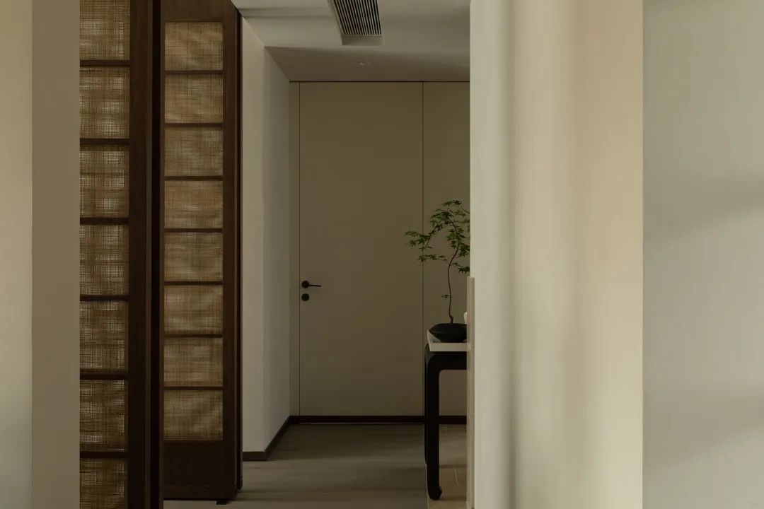 优雅简约居所设计,140平四居室摒弃繁琐回归自然