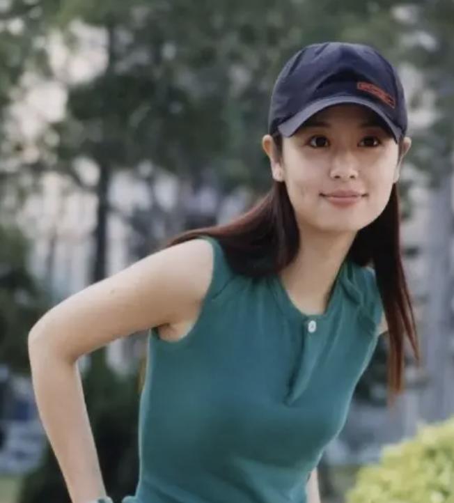 素颜是灾难，化妆是整容，这9位女明星的真实颜值，前后反差巨大