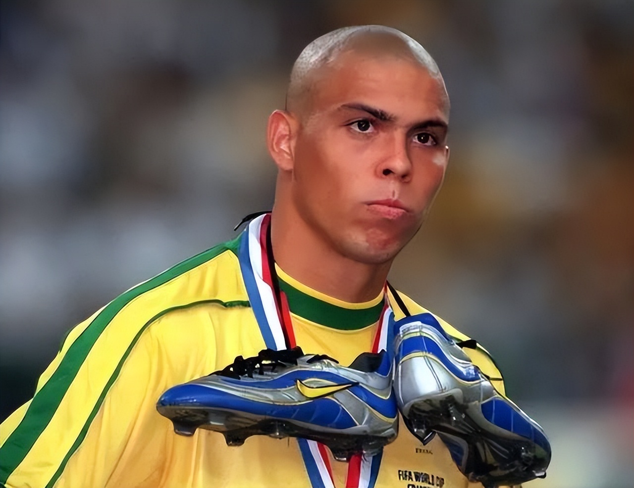 小罗的天赋加上c罗的自律,小罗梅西对足球贡献巨大