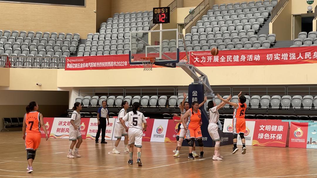 上场吧女孩！强强对决争高下，今日球场绽芳华