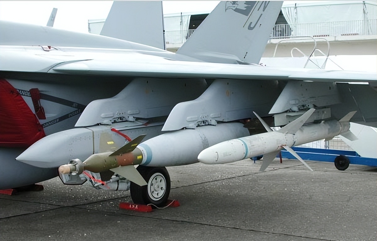 美国海军fa-18e超级大黄蜂战斗机,大黄蜂f-18e