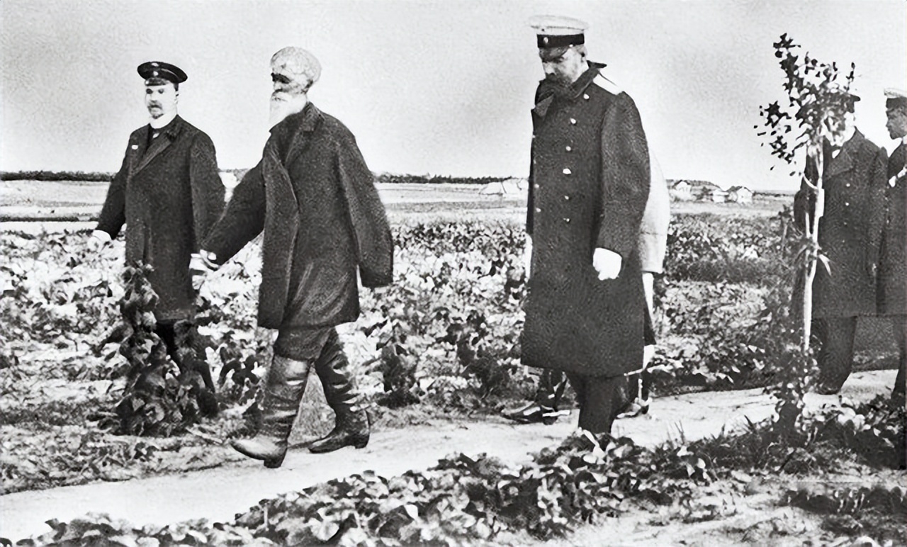 2008年俄罗斯人心中伟人的排行榜，列宁只能排第6，斯大林第3