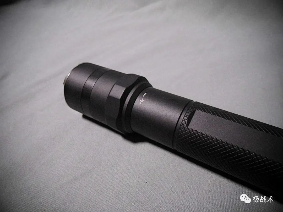 纳丽德手电筒p82测评,新标准战术手电对比纳丽德p80