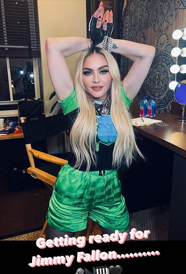 麦当娜16岁黑人儿子爱穿女装！抢妈妈的衣服穿，裹身长裙“妩媚”