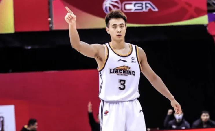 中国男篮名单怎么没有赵睿,中国男篮后卫赵睿运球