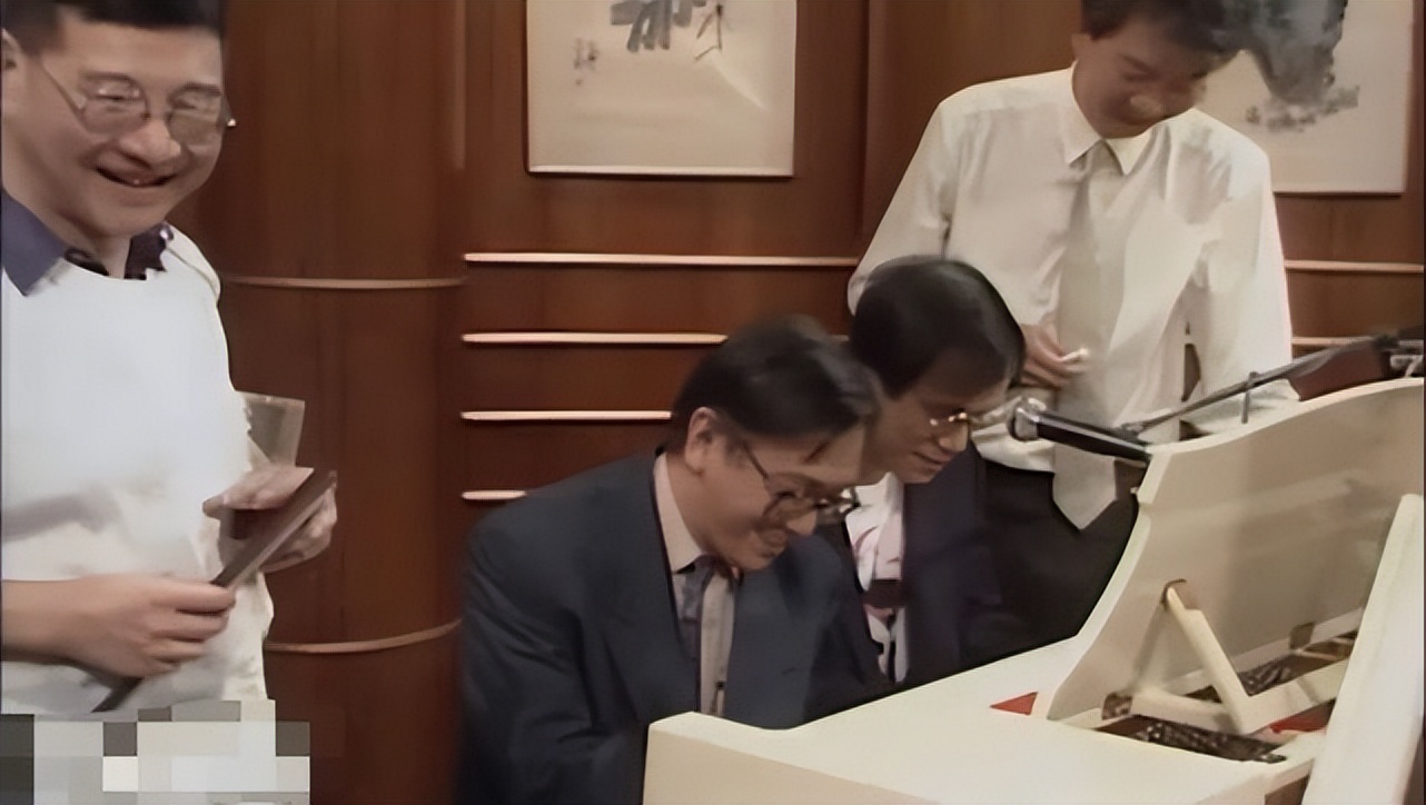 露骨成这样，没人嘲她「色情」