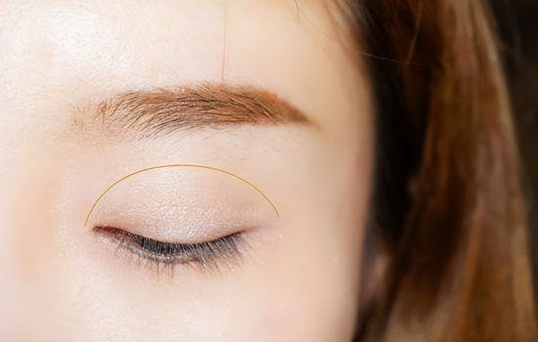 先画眼线还是先画眼影的教程,单眼皮如何画眼影妆初学者教程