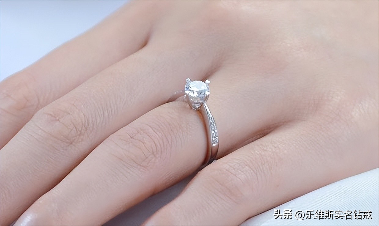 结婚戒指戴在哪个手指比较好,结婚戒指戴哪个手指是正确的