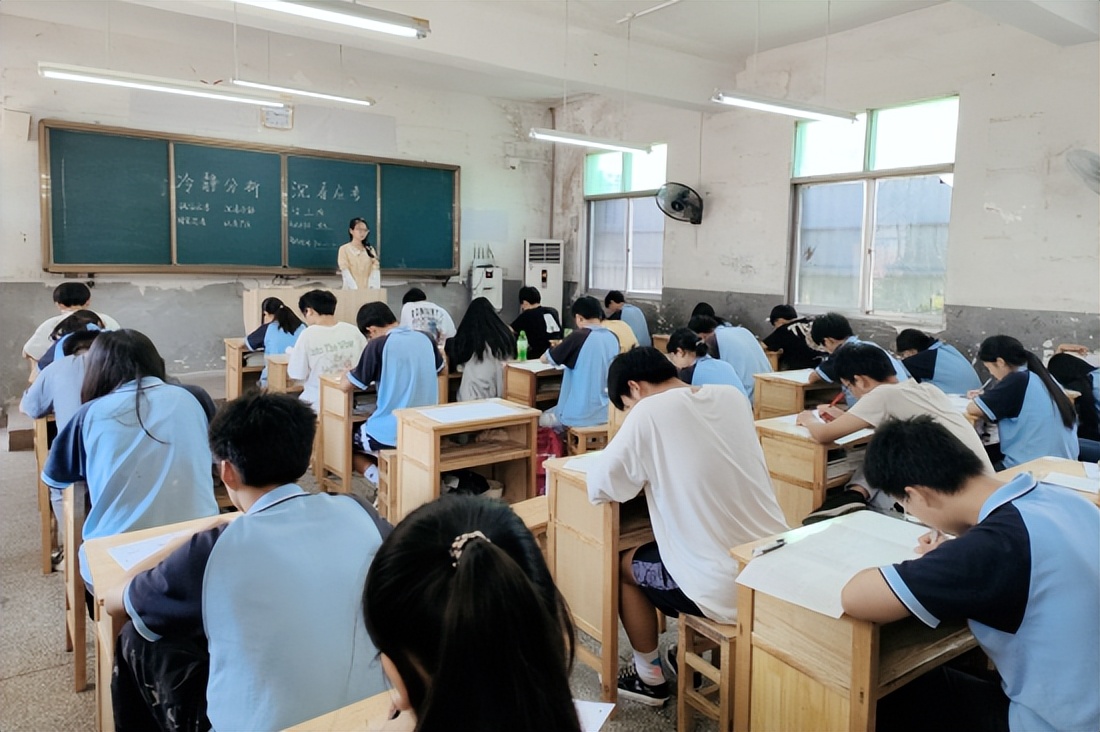 黄冈蕲春兴华中学,湖北省黄冈市蕲春县兴华中学