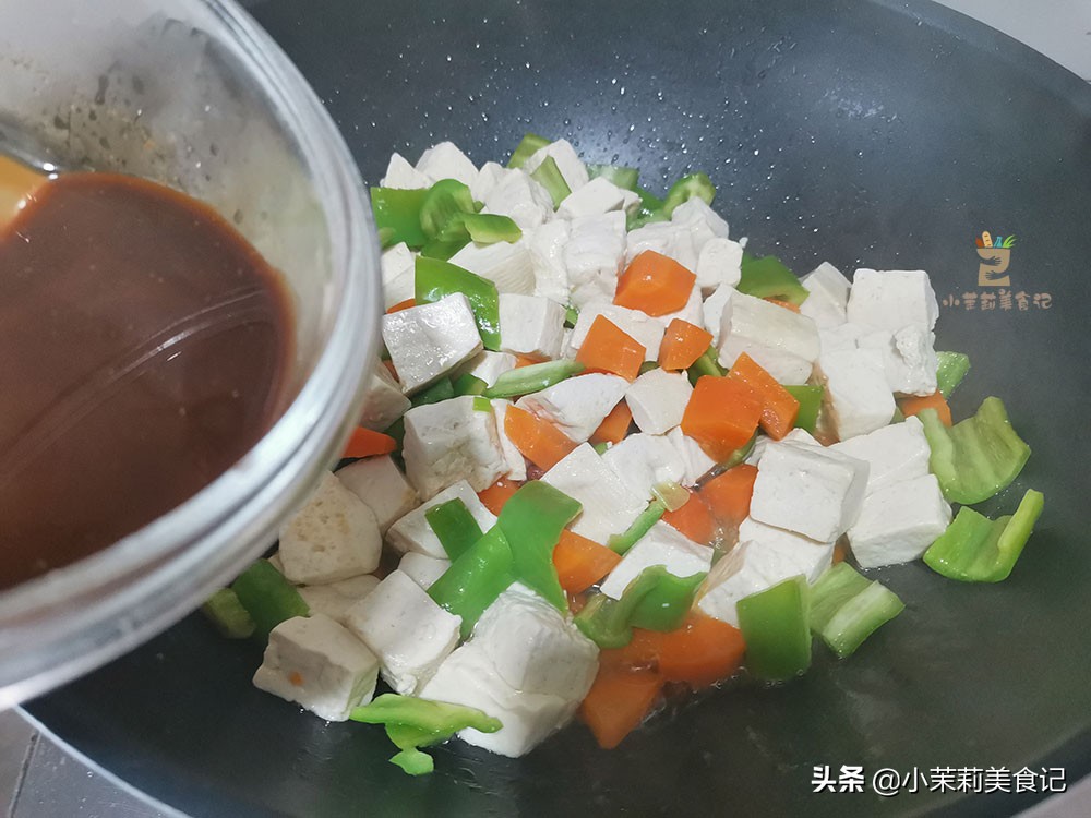 女人皮肤干燥需要补水吗,秋冬皮肤干燥可以每天敷面膜吗