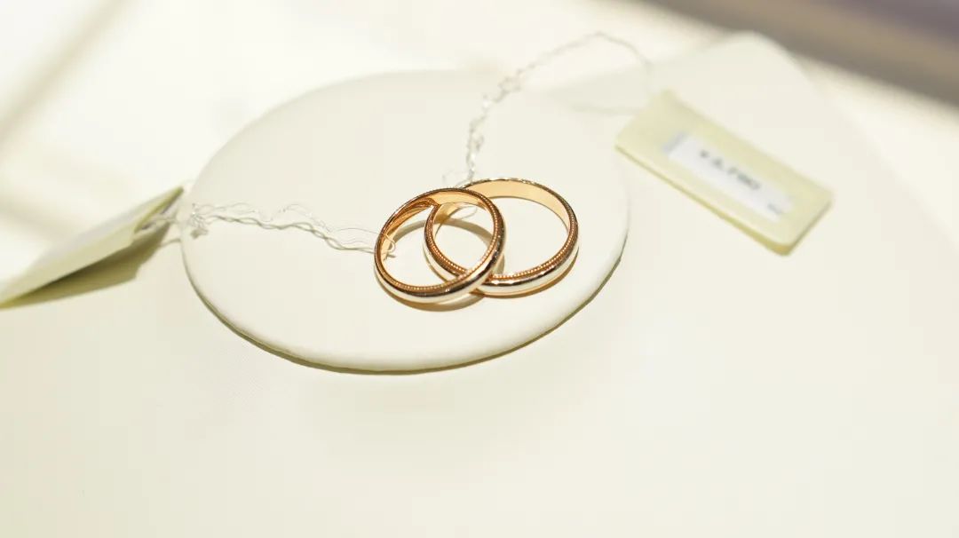 大放价，全场2折起！人气美妆、情侣装、双人餐，一键GET浪漫惊喜