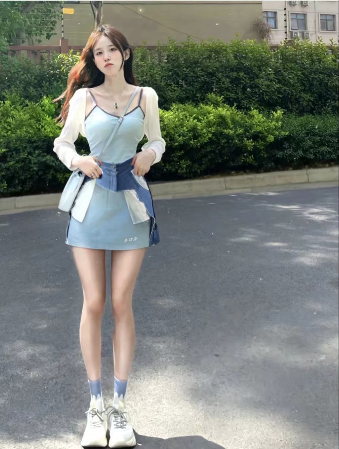 冬季包臀牛仔短裙搭配什么上衣,牛仔短裙配什么上衣比较好看女