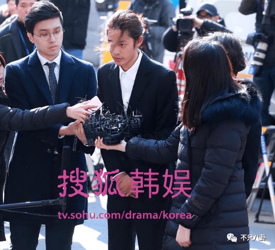 玩咖人设不改，出狱后他的生活更滋润了？