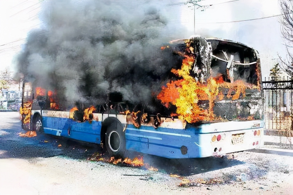 1978年，吉林小伙用一把铁斧救下85条人命，他却因此痛苦了27年