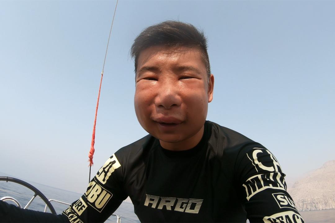 中国小伙的航海日记,44:遭遇海上马蜂袭击,亲妈都不认识我了