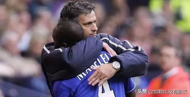 穆里尼奥与纽卡斯尔联签约,穆里尼奥接手蓝军第一战