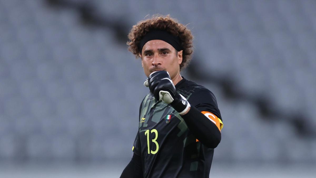 世界杯英雄志：力扑莱万点球再度超神的奥乔亚，曾与球迷感动世界